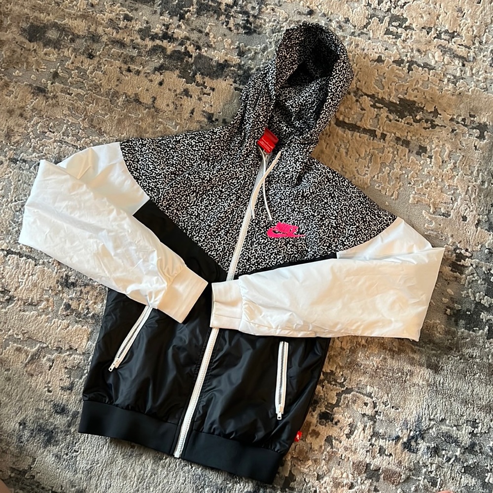 NIKE WOMENS LIGHTWEIGHT ZIP-UP